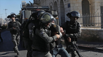 İsrail Askerleri Batı Şeria’da 14 Filistinliyi Gözaltına Aldı