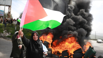 Filistinli Kadınlar Nablus Kentinde Yasa Dışı Yahudi Yerleşim Birimlerini Protesto Etti