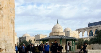 Dozens of settlers defile Aqsa Mosque in morning tours