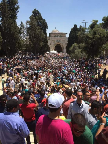 MP Barghouthi: the prayer of Hundreds of thousands at Al-Aqsa Mosque confirm our right in Jerusalem