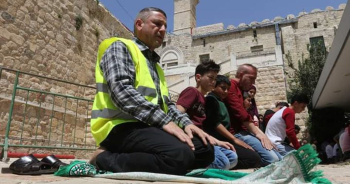 İsrail’in Hz. İbrahim Camii’ni Yahudileştirme Planlarına Karşı Filistinli Gençler Mücadele Ediyor