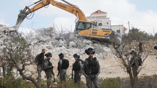 İsrail Güçleri, İşgal Altındaki Doğu Kudüs'te 50 Filistinlinin Yaşadığı Binayı Yıktı