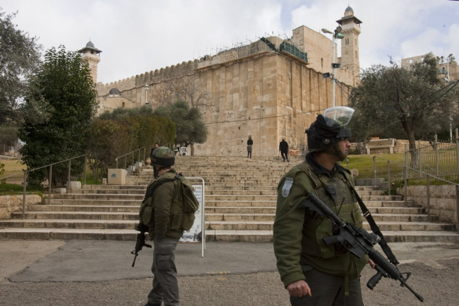 L’occupation ferme Al-Haram Al-Ibrahimi