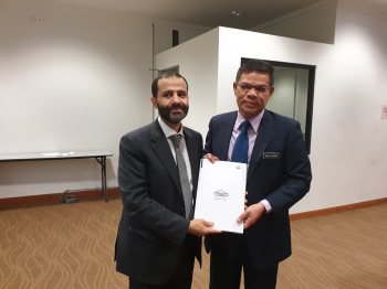 The delegation of "Parliamentarians for Al-Quds" meets in Malaysia with Malaysian Minister of Trade