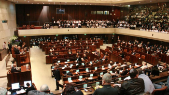 Knesset approves bill to cut payments of Palestinian prisoners