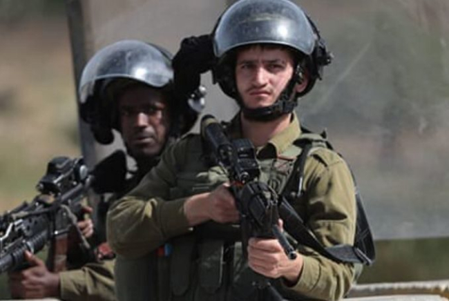 Israeli Soldiers Raid West Bank Town, Clash with Palestinian Residents