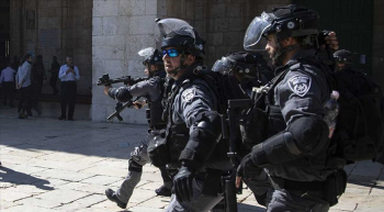 İsrail Askerleri Batı Şeria’da 25 Filistinliyi Göz Altına Aldı