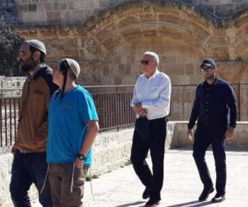 Israeli minister leads settler break-in into Aqsa Mosque