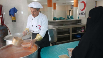 Türk Kızılayı, Gazze'de Haftanın 5 Günü 400 Aileye Sıcak Yemek Veriyor