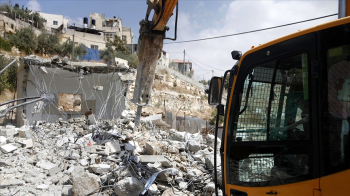 İsrail Makamları Kudüs’te Filistinli Bir Aileye Kendi Evini Yıktırdı